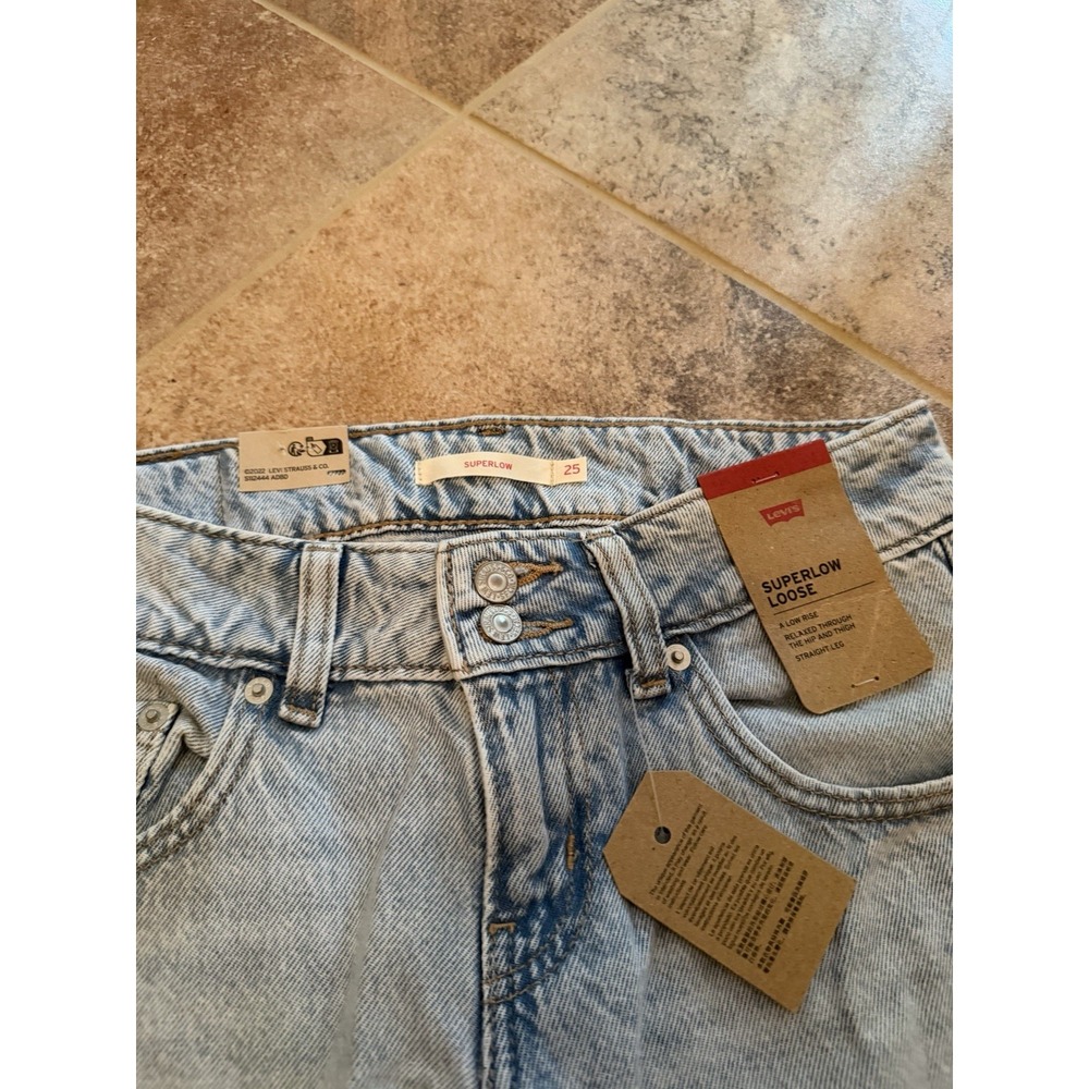 Women's Levi's Superlow Loose Straight Leg Jeans Light Blue Wash 25 X 32 NWT - Picture 4 of 10